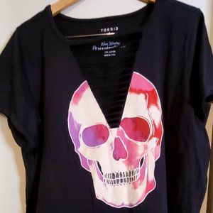 Torrid slim fit skull t-shirt size 3X or 22\24